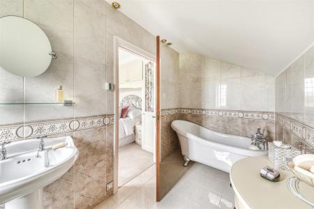 En-Suite Bathroom