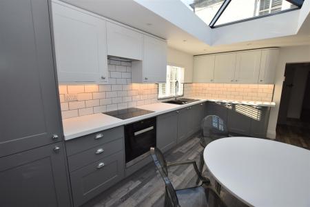 Beautifully Appointed Dining Kitchen