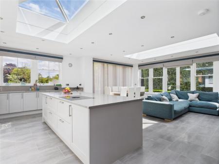 Living Kitchen/Dining Room