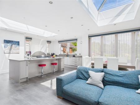 Living Kitchen/Dining Room