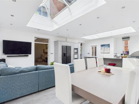 Living Kitchen/Dining Room