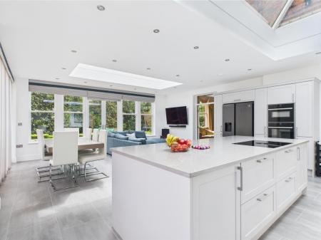 Living Kitchen/Dining Room