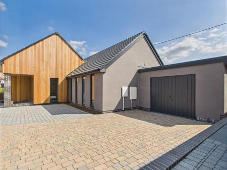 Garage with Utility
