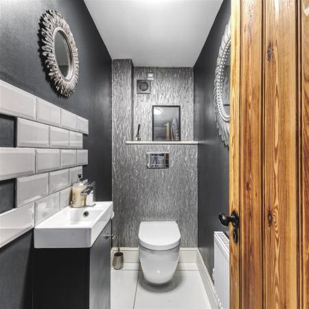 Cloakroom (Second Cloakroom)