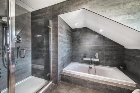 En-Suite Bathroom