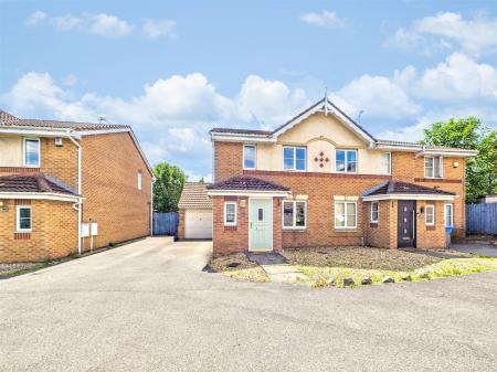 Oakfield Grove Parking With Garage