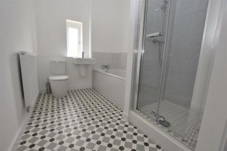 Four-Piece Contemporary Bathroom