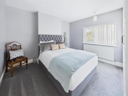 Large Double Bedroom With Storage