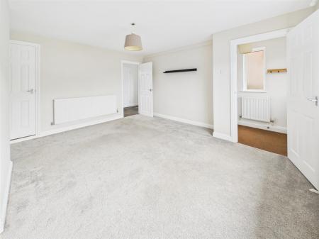 Spacious & Light Living Room