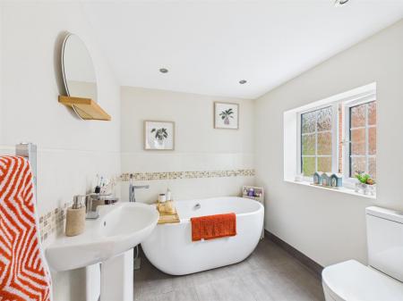 En-Suite Bathroom
