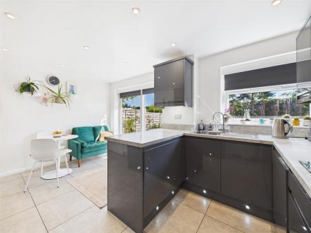 Stylish Open Plan Dining Kitchen