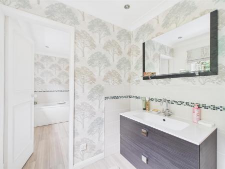 En-Suite Bathroom