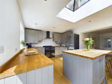 OPEN PLAN LIVING/ KITCHEN/ DINING AREA