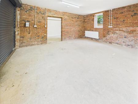 CAM04916G0-PR0139-STILL020.jpg