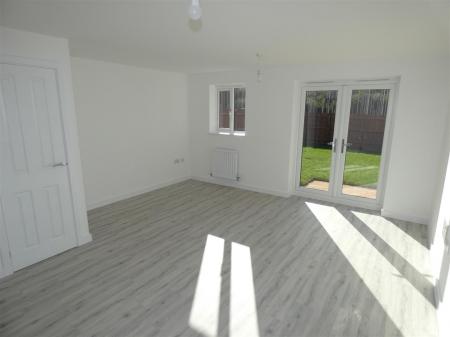 LIVING/DINING AREA