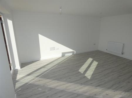 LIVING/DINING AREA