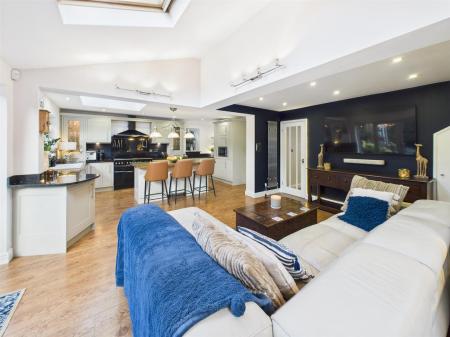 Fabulous Open Plan Living Kitchen
