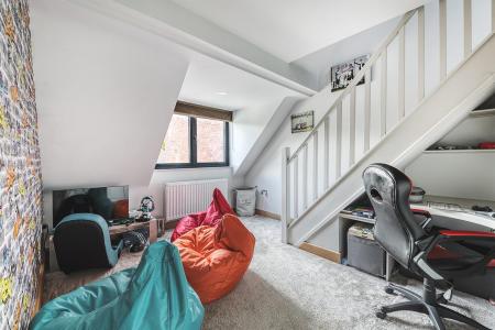 Studio/Bedroom Four - Ideal For Teenager