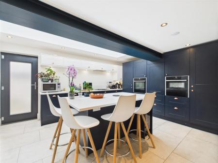 Living Kitchen/Dining Room