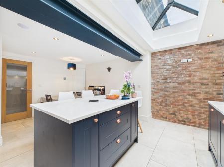 Living Kitchen/Dining Room