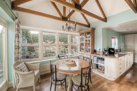 Living Kitchen / Dining Room