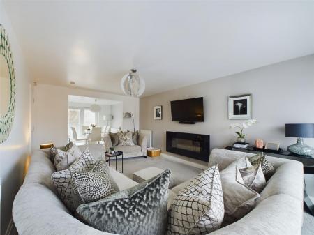 Living Kitchen/Dining Room