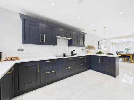 Superbly Appointed Fitted Kitchen