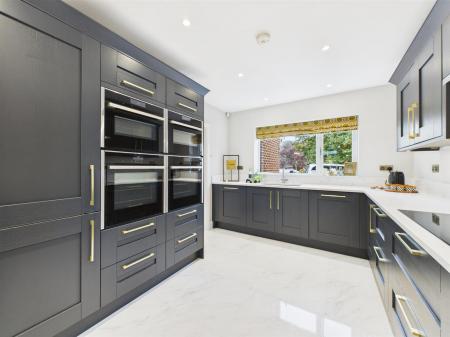 Superbly Appointed Fitted Kitchen