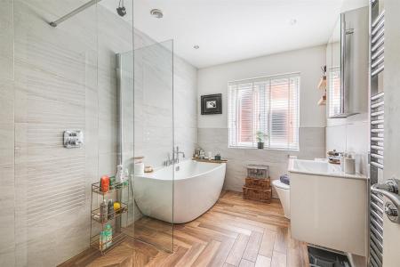 Superbly Appointed Bathroom