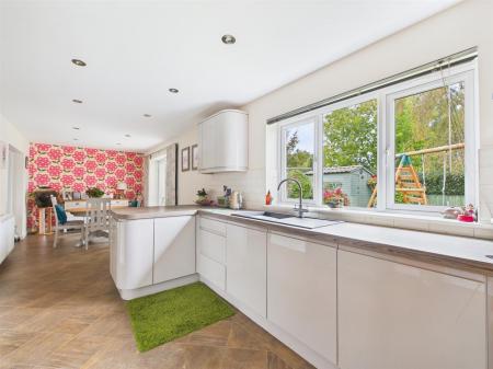 Living Kitchen/Dining Room