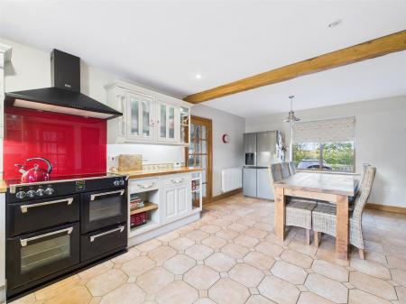 Living Kitchen/Dining Room