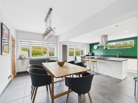 Living Kitchen/Dining Room/Snug