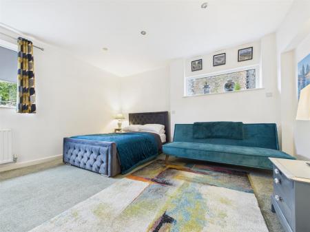 Ground Floor En-Suite Bedroom