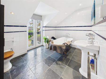 Master Bedroom En-Suite