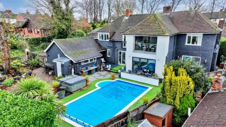 Outstanding Rear Garden