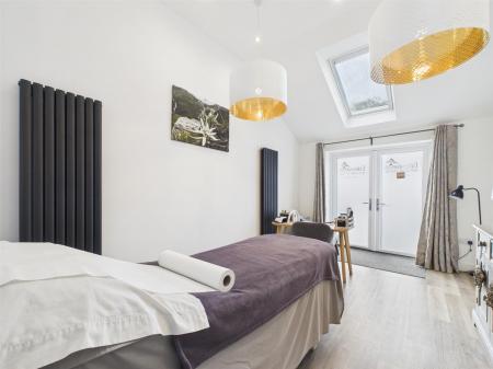 Studio/Double Bedroom Four