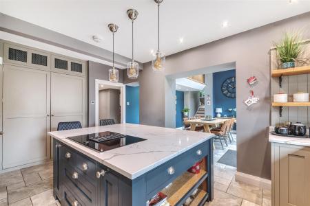 Living Kitchen/Dining Room