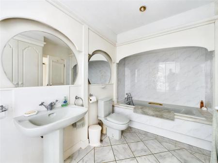 En-Suite Bathroom