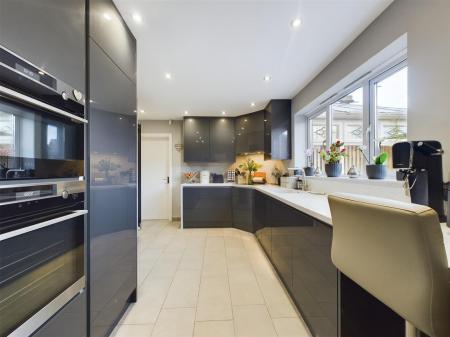 Stylish Re-Fitted Kitchen