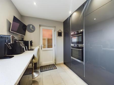 Stylish Re-Fitted Kitchen
