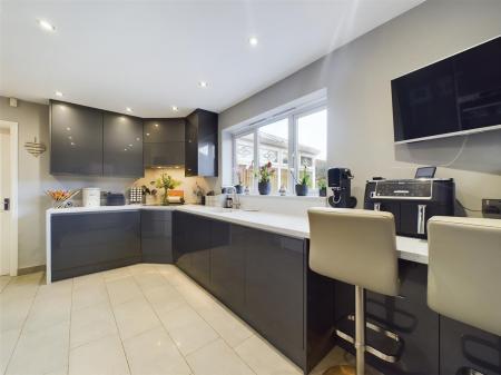 Stylish Re-Fitted Kitchen