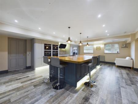 High Specification Fitted Kitchen