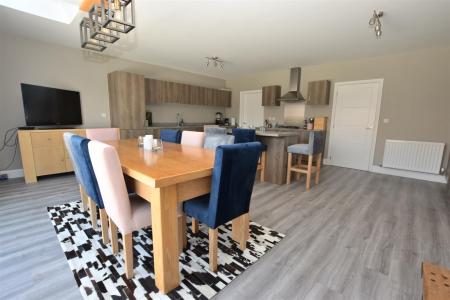 Superb Open Plan Living Kitchen