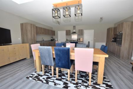 Superb Open Plan Living Kitchen