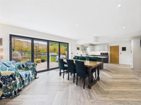 Fabulous Open Plan Living Kitchen
