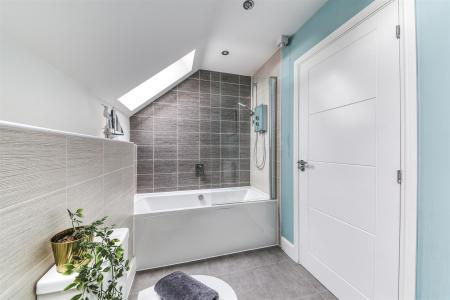Well -Appointed Bathroom