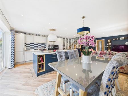 Kitchen/Dining Area