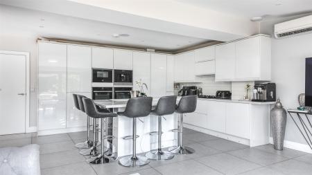High Specification Fitted Kitchen