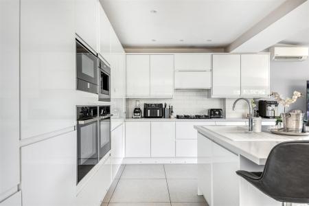 High Specification Fitted Kitchen