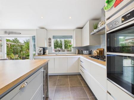 Quality Fitted Kitchen